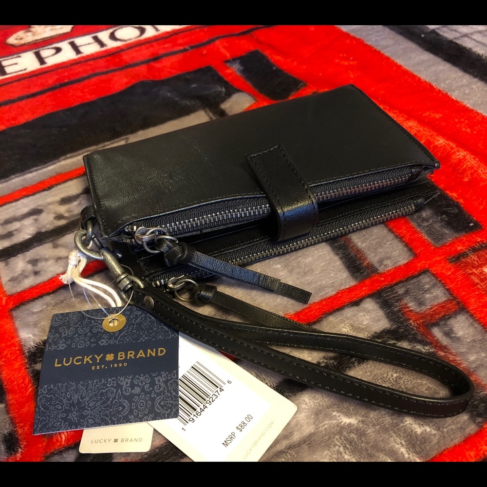 ❗️SOLD❗️NWT Lucky Brand Black Leather wristlet - Picture 1 of 8